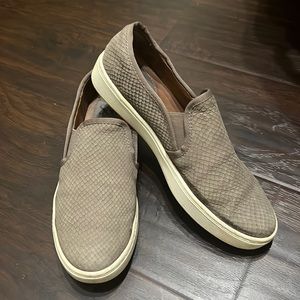 Sofft somers gray embossed sneaker